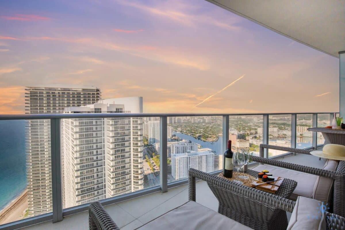 Upper Level Penthouse - Amazing Views Beach & Intracoastal Apartment Hollywood Exterior photo